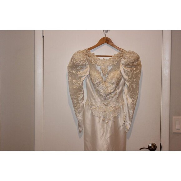 Vintage Sating Long Sleeve Embroidered Lace Wedding Gown With Beaded Details & P - Picture 6 of 12